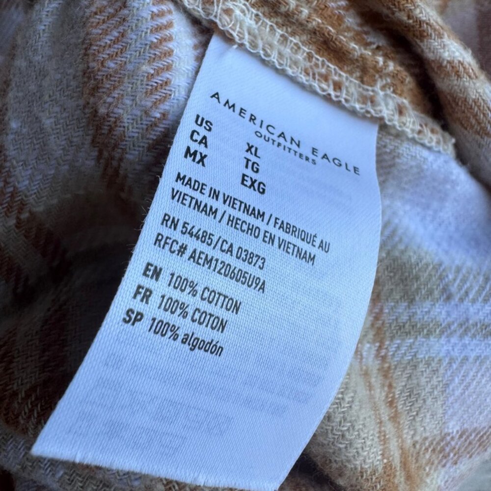 Women's Plaid Button-Up Shirt - Picture 4 of 7